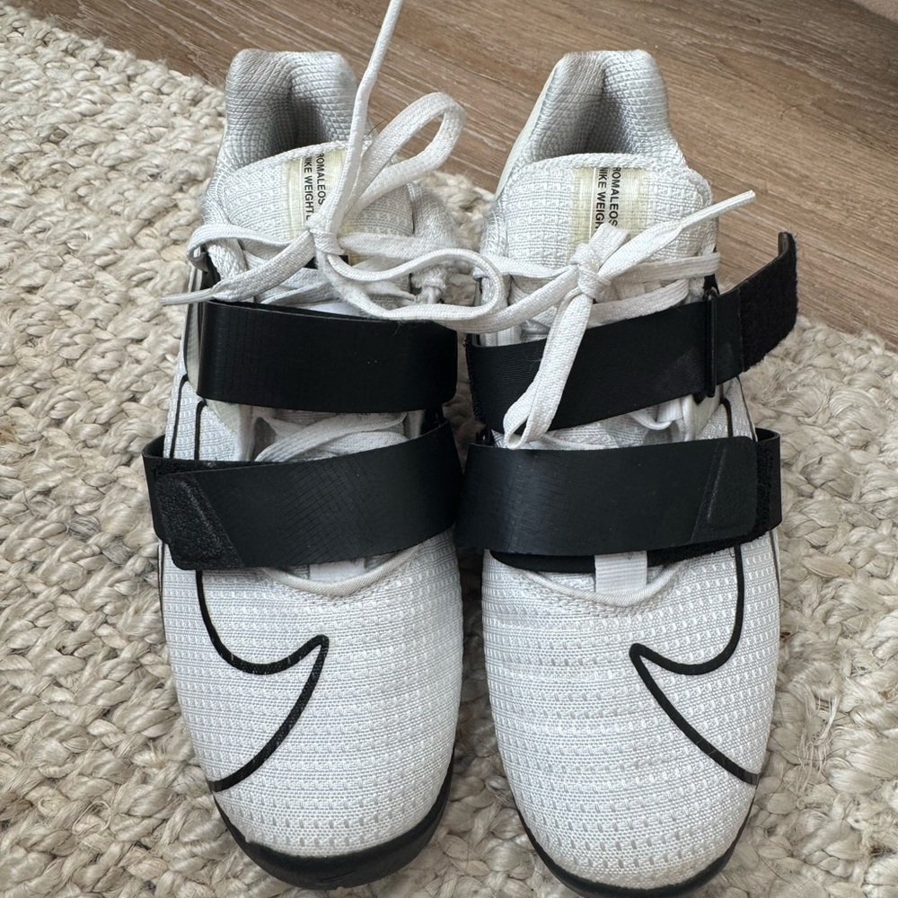 Nike Romelos 4 | White/Black | Weightlifting Shoes Men’s 5.5 Women’s 7